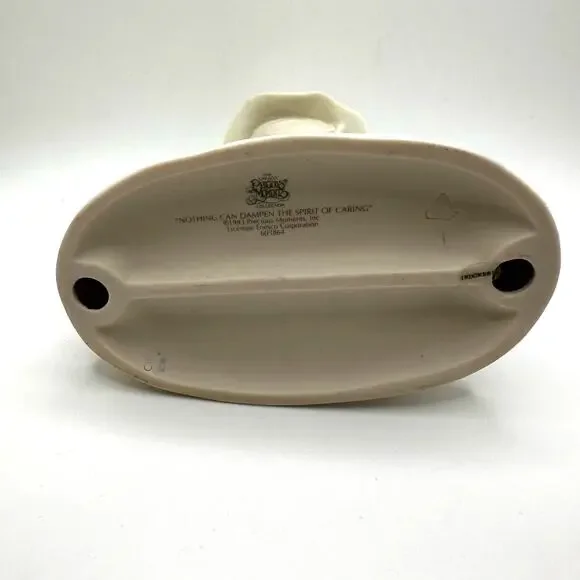 Vintage 1993 Precious Moments Figure "nothing can dampen the spirit of caring" - Picture 6 of 6